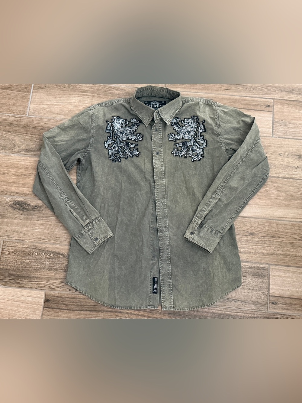 Affliction Olive Green Acid Wash Embroidered Heraldic Lion Button Down Shirt L
